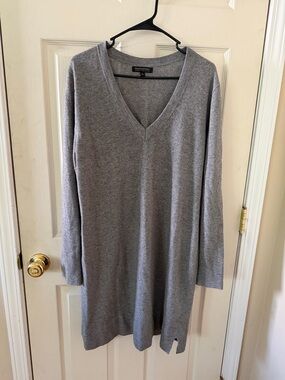 Banana Republic Light Gray V-Neck Long Sleeve Sweater Dress